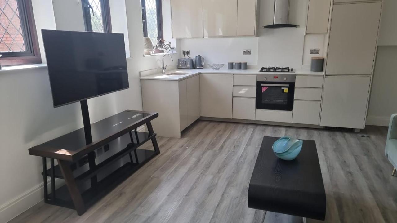 Jasmin Apartments - Luxury 1 & 2 Bedroom Units With Free Parking 부쉬 외부 사진