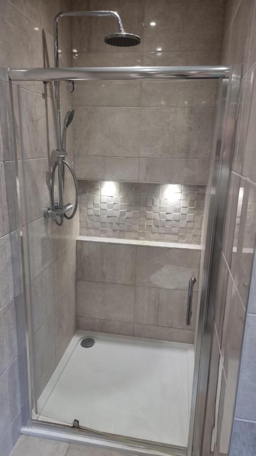 Jasmin Apartments - Luxury 1 & 2 Bedroom Units With Free Parking 부쉬 외부 사진