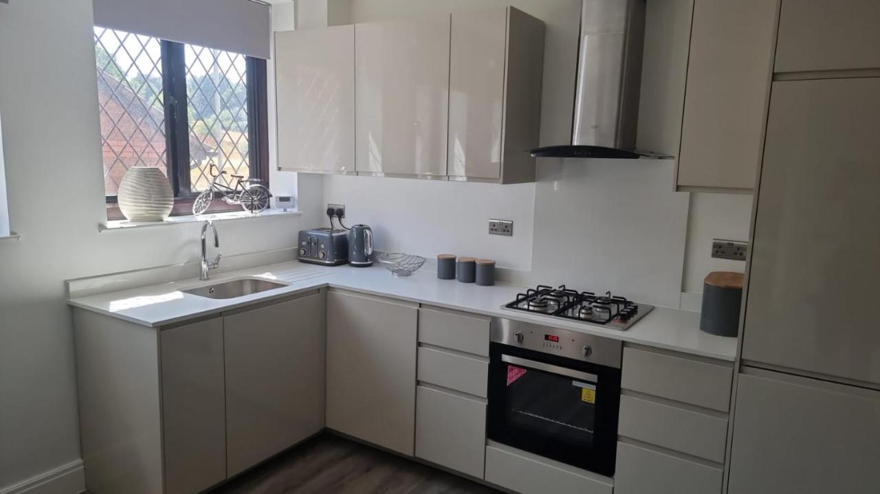 Jasmin Apartments - Luxury 1 & 2 Bedroom Units With Free Parking 부쉬 외부 사진